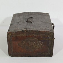 Small coffer or box in leather, France circa 1600-1700