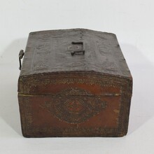 Small coffer or box in leather, France circa 1600-1700