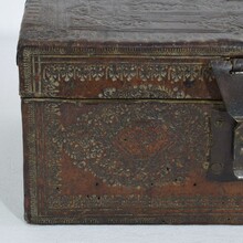 Small coffer or box in leather, France circa 1600-1700