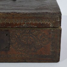 Small coffer or box in leather, France circa 1600-1700