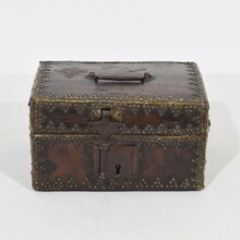 Small coffer or box in leather, France circa 1600-1700