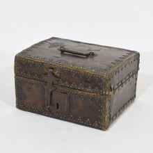 Small coffer or box in leather, France circa 1600-1700