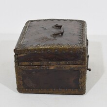 Small coffer or box in leather, France circa 1600-1700