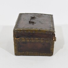 Small coffer or box in leather, France circa 1600-1700