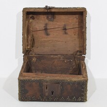 Small coffer or box in leather, France circa 1600-1700