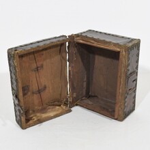 Small coffer or box in leather, France circa 1600-1700