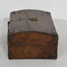 Small coffer or box in leather, France circa 1600-1700