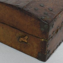 Small coffer or box in leather, France circa 1600-1700