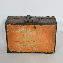 Small coffer or box in leather, France circa 1600-1700